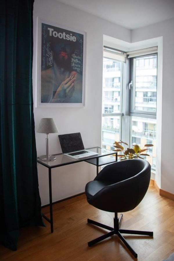 Grzybowska Skyline 3BDR Retreat with AC Apartment in Warsaw
