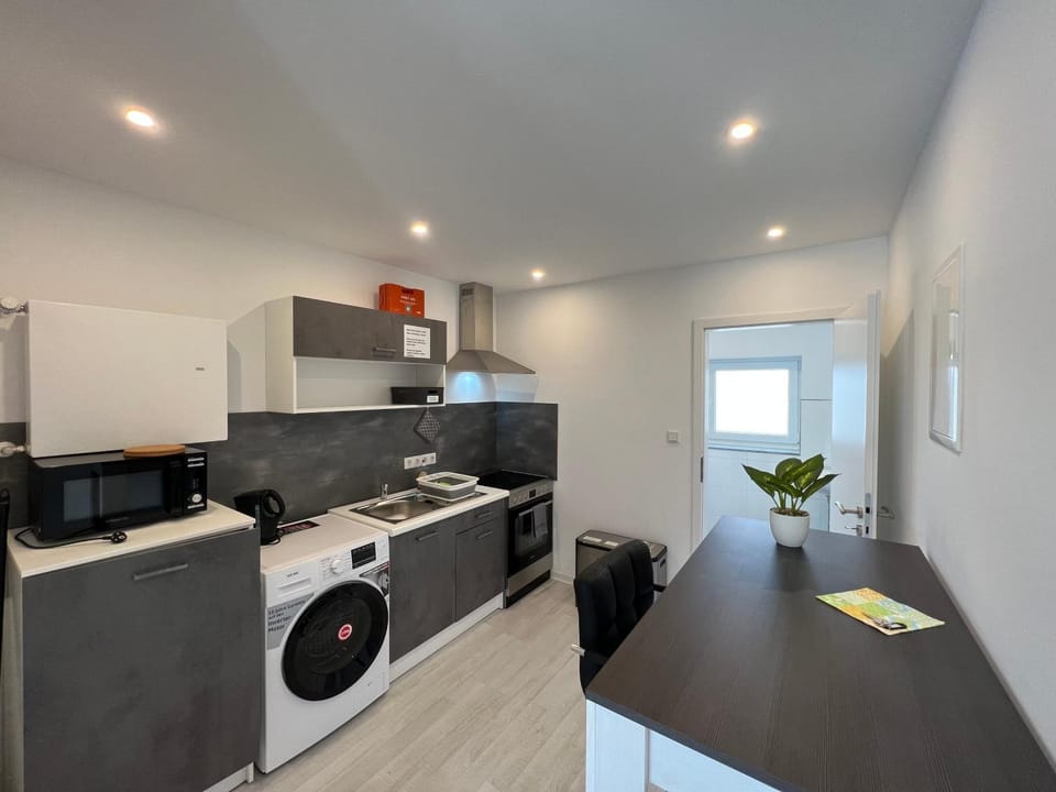 Kitchen or kitchenette, minibar, oven, pet friendly, stove, toaster