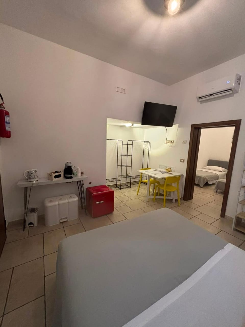 Bed, TV and multimedia, Photo of the whole room, Bedroom, air conditioner