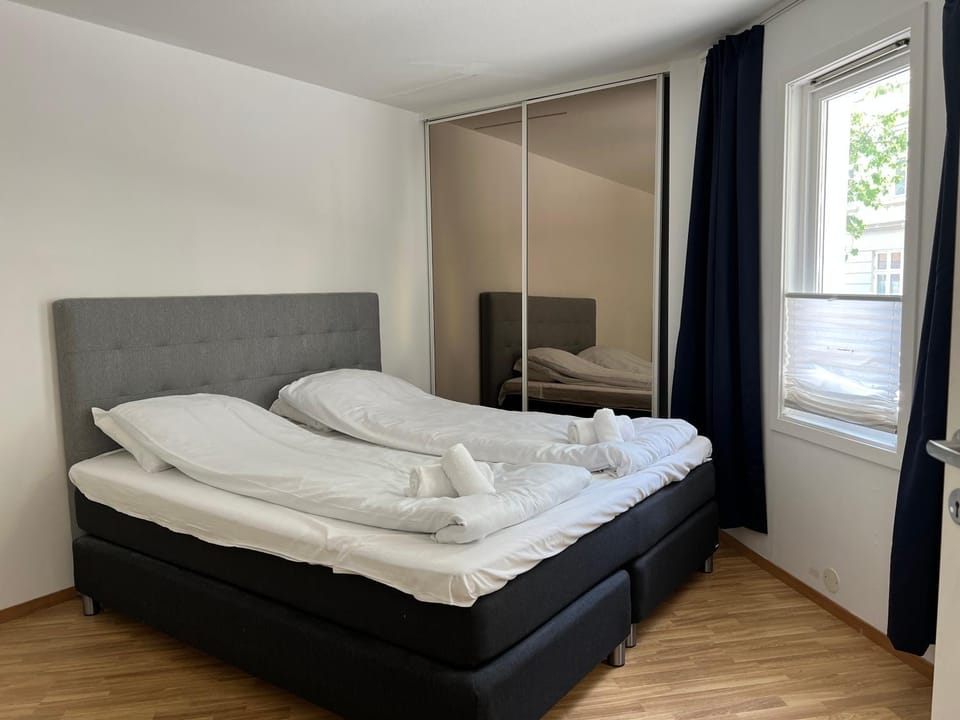 Bed, Photo of the whole room, Bedroom, towels