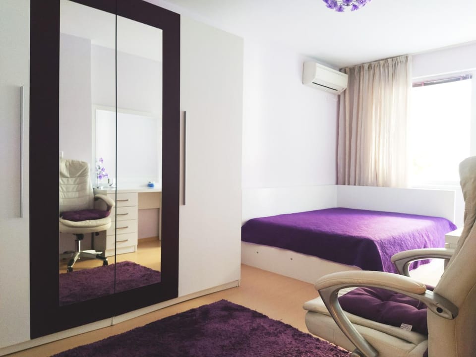 Bed, Bedroom, wardrobe, air conditioner