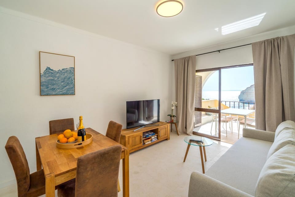Bohemian Rhapsody Sea View Apartment in Carvoeiro