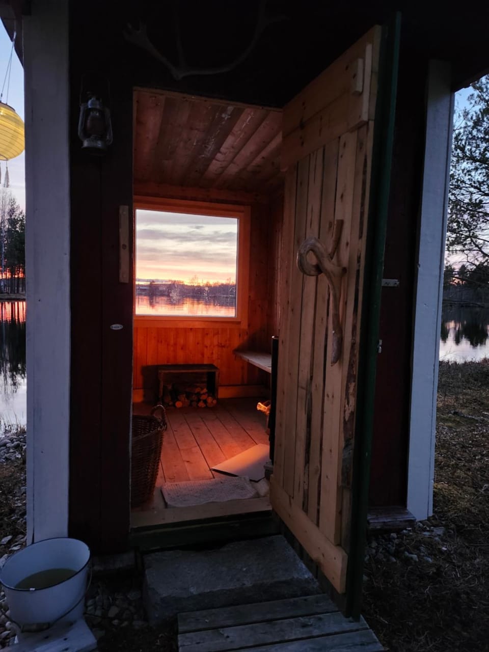 Charmig gård med bastu, strandtomt och utedusch i naturskönt område House in Sweden