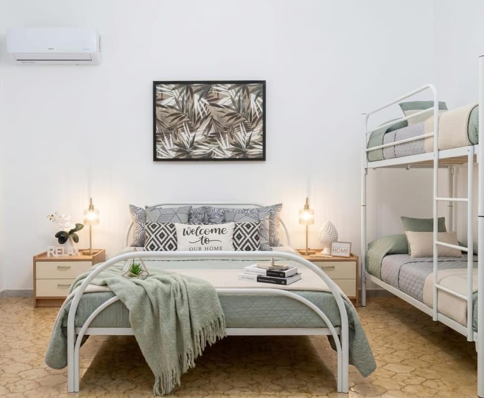Photo of the whole room, Bedroom, air conditioner