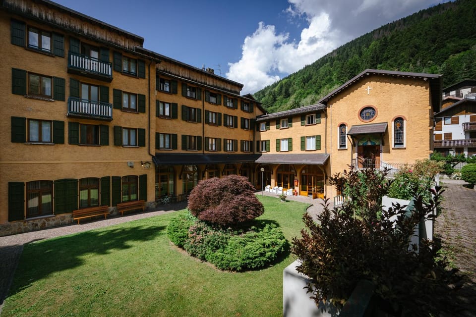 Property building, Natural landscape, Mountain view