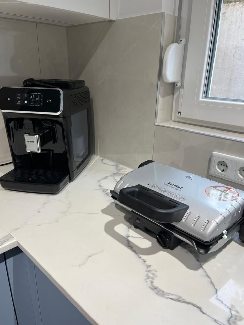 Kitchen or kitchenette, toaster