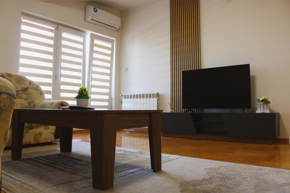 Communal lounge/ TV room, TV and multimedia, Living room, Seating area