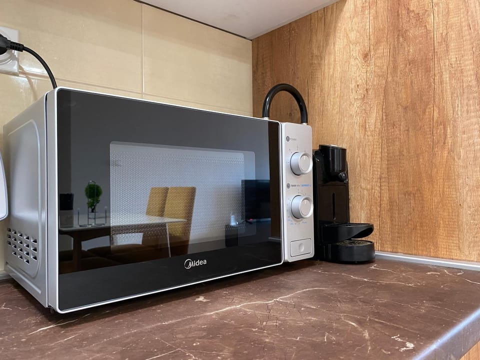 Coffee/tea facilities, microwave