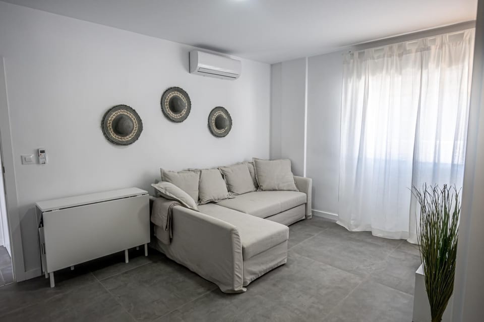 Living room, Seating area, air conditioner