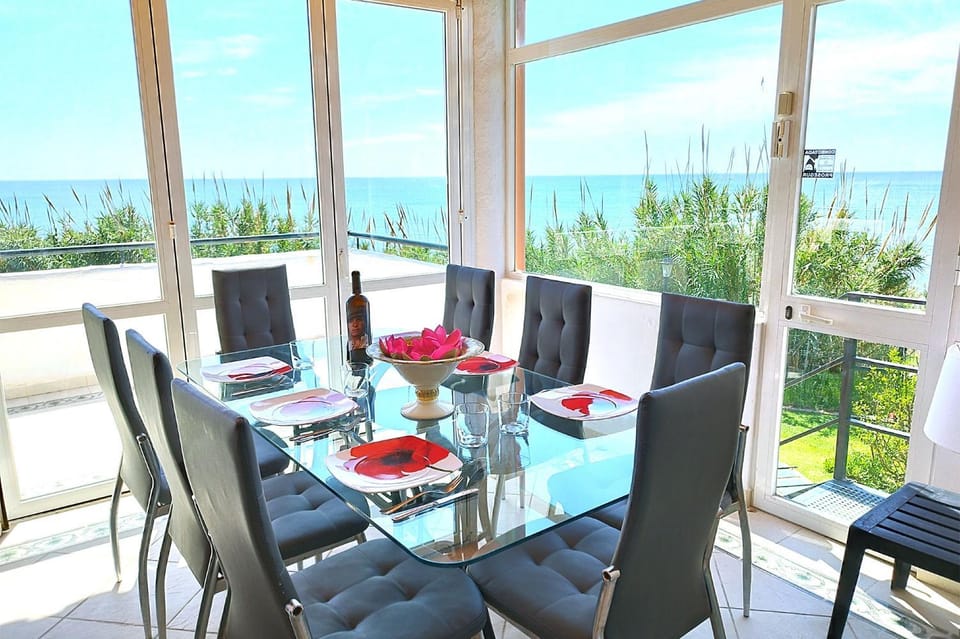 View (from property/room), Dining area, Sea view