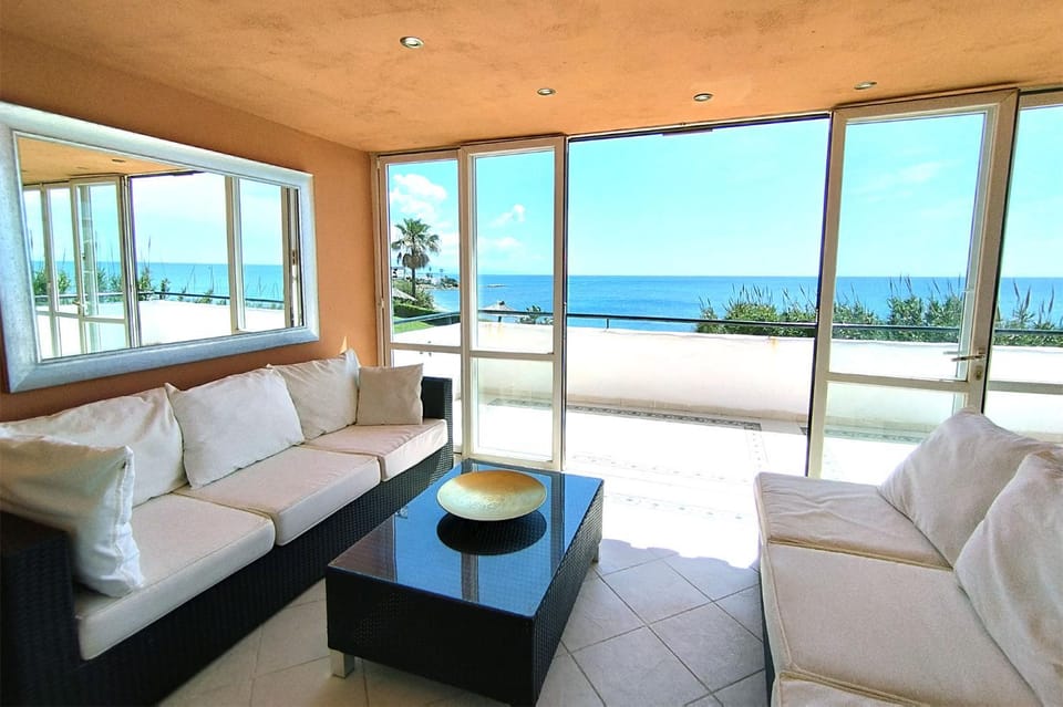 View (from property/room), Living room, Sea view