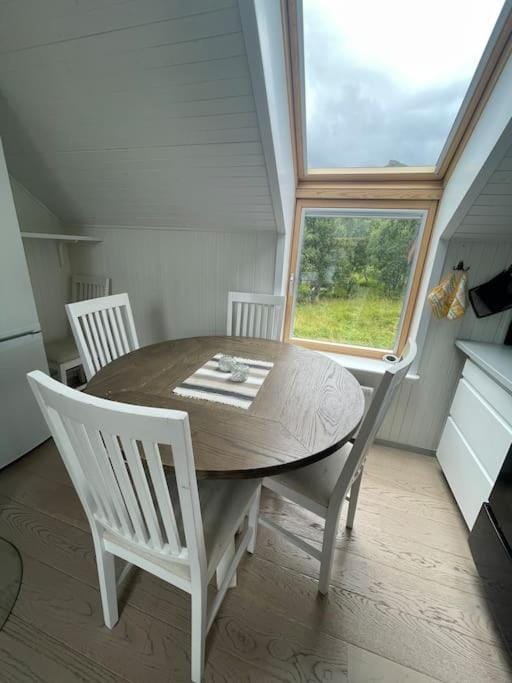 Moderne leilighet med badstue og havutsikt Apartment in Lofoten