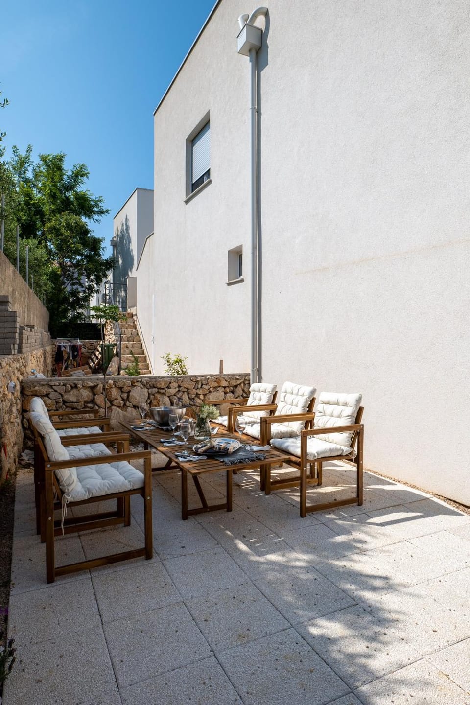Patio, Day, Seating area