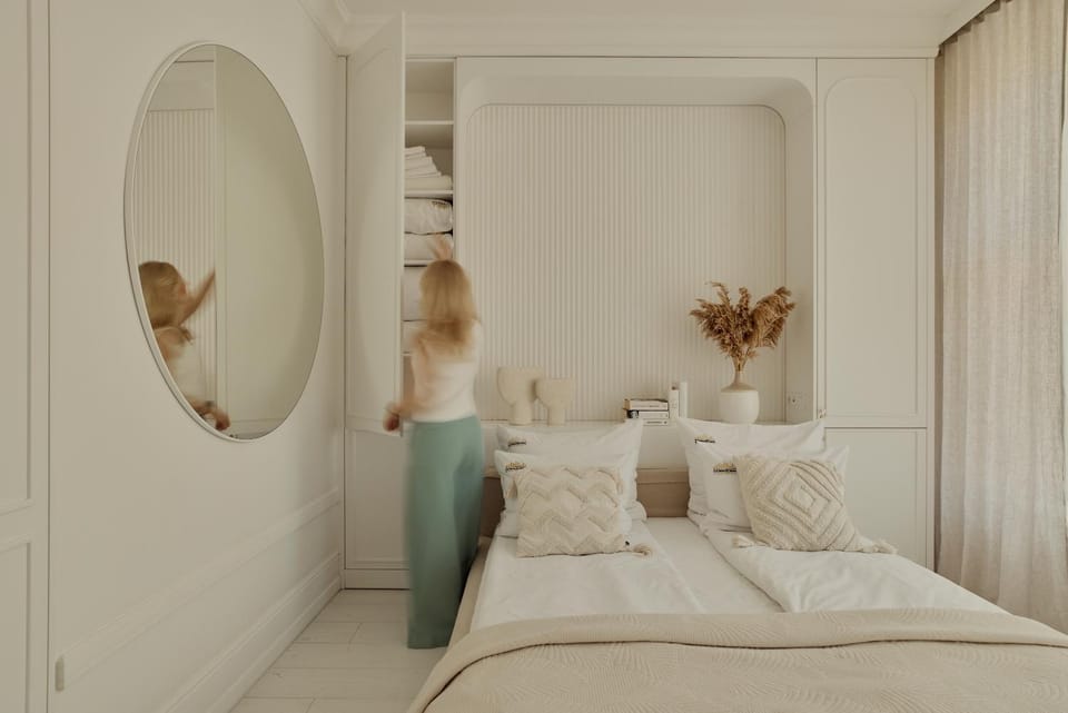 Bed, Photo of the whole room, Bedroom, towels