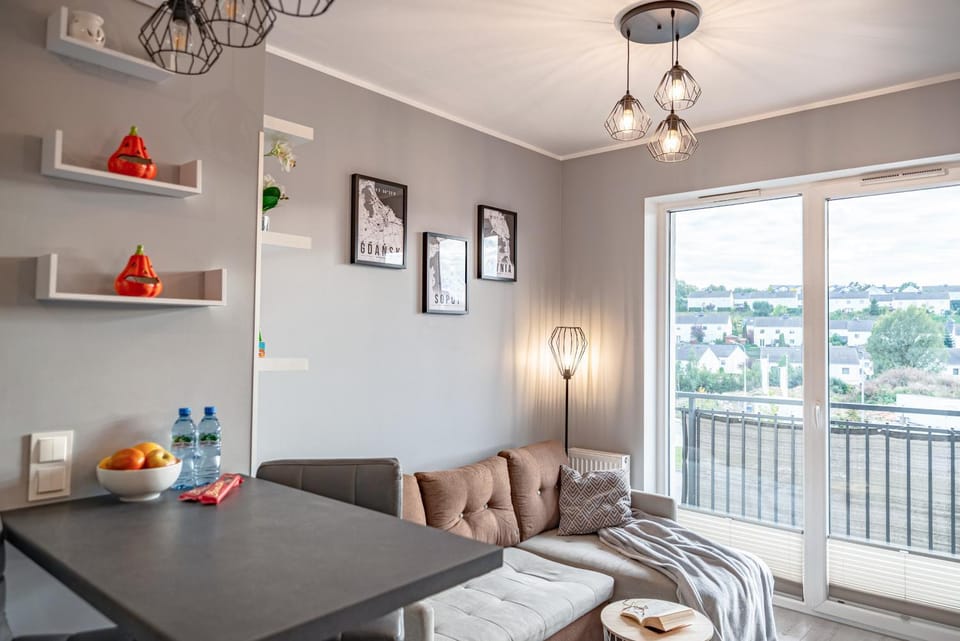 View (from property/room), Balcony/Terrace, Living room, Seating area, Dining area