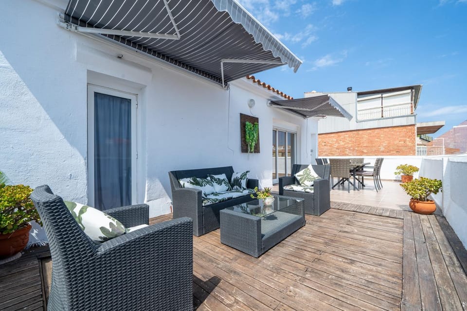 Property building, Balcony/Terrace, Living room