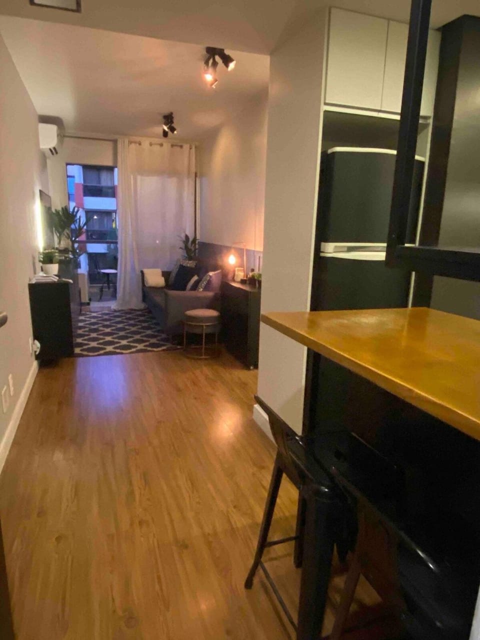 TV and multimedia, Kitchen or kitchenette, Living room, Seating area, Dining area