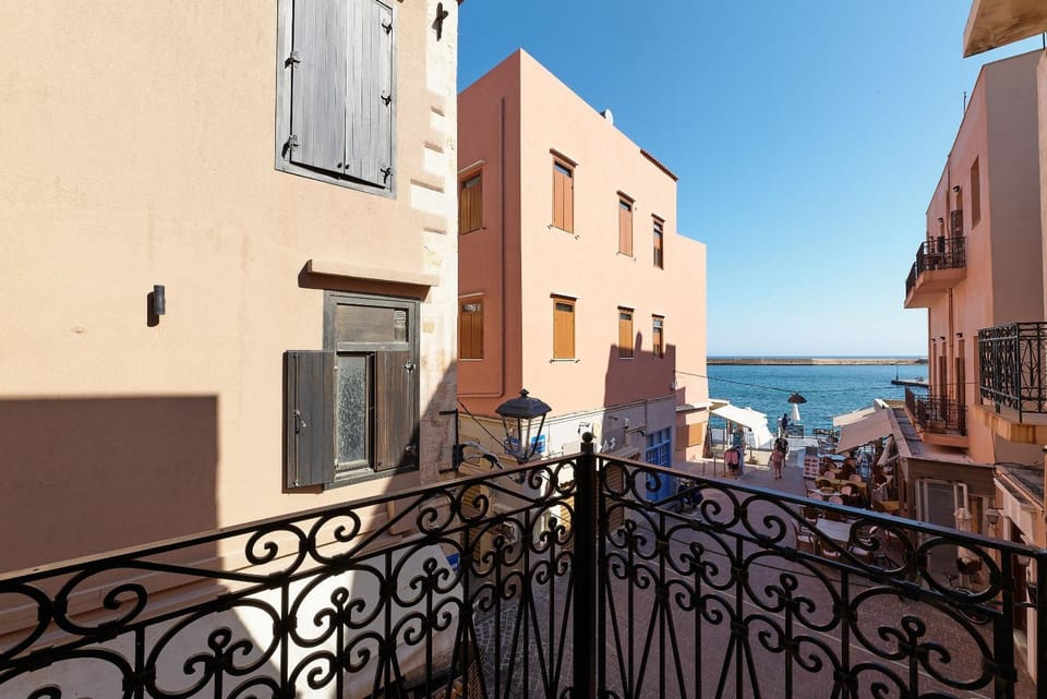View (from property/room), Balcony/Terrace, Landmark view, Sea view