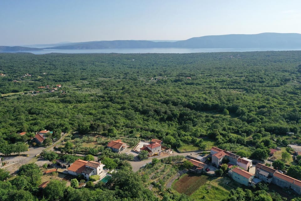 Nearby landmark, Bird's eye view