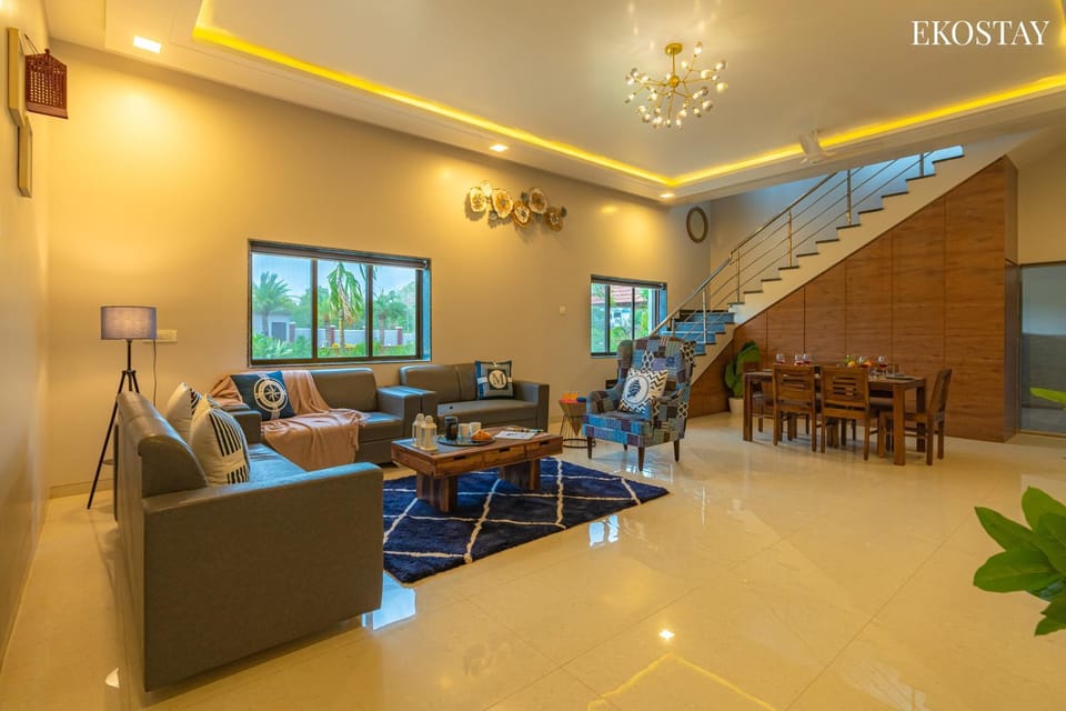 Living room, Decorative detail, Seating area, Family