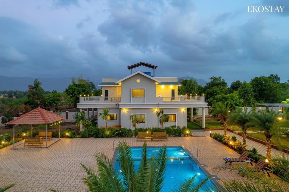 Property building, Day, Garden, Garden view, Pool view, Swimming pool, sunbed