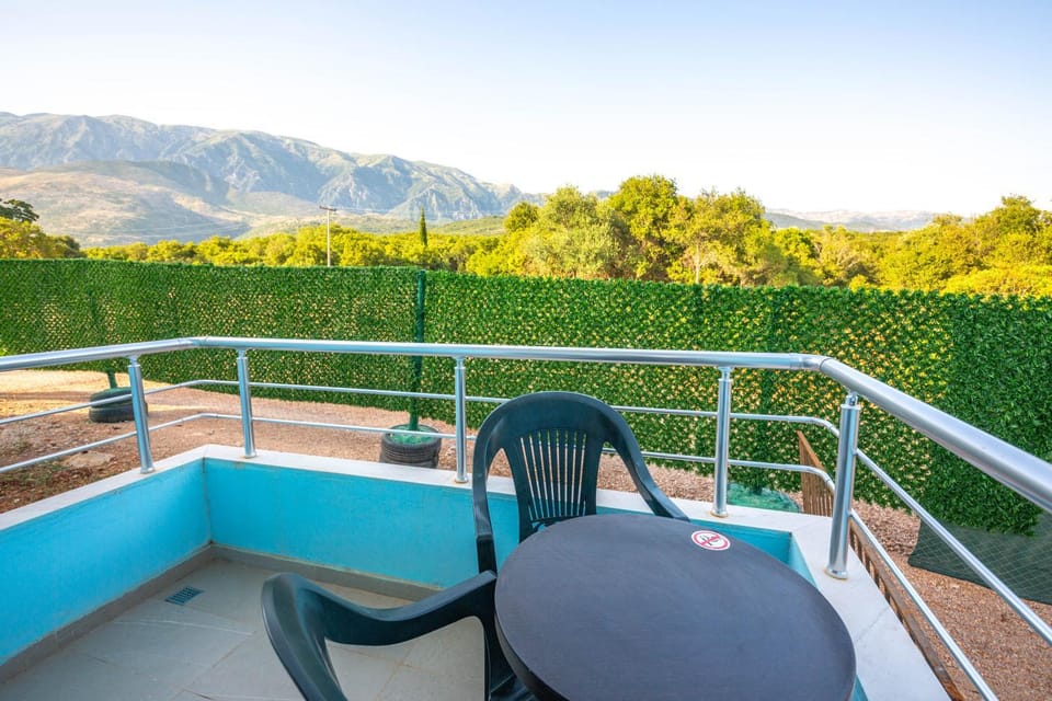 Balcony/Terrace, Mountain view