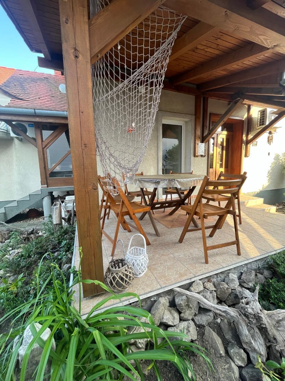 Property building, Patio, Balcony/Terrace