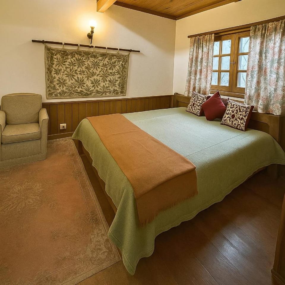 Rosastays Mallital, Nainital Hotel in Uttarakhand