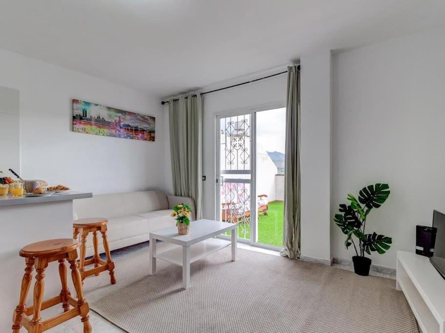 TV and multimedia, Balcony/Terrace, Living room