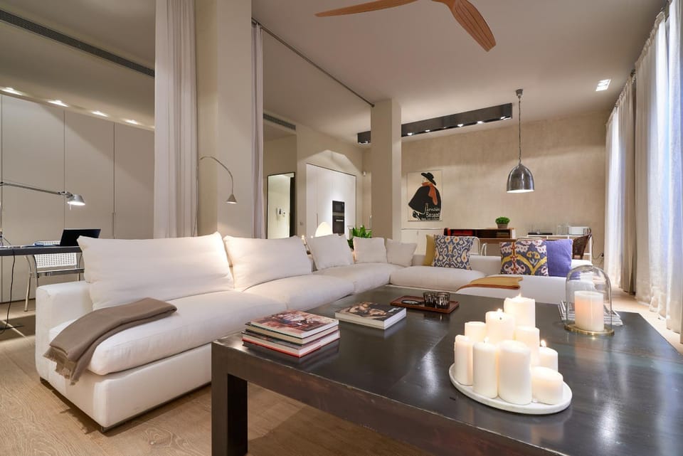 Communal lounge/ TV room, Living room