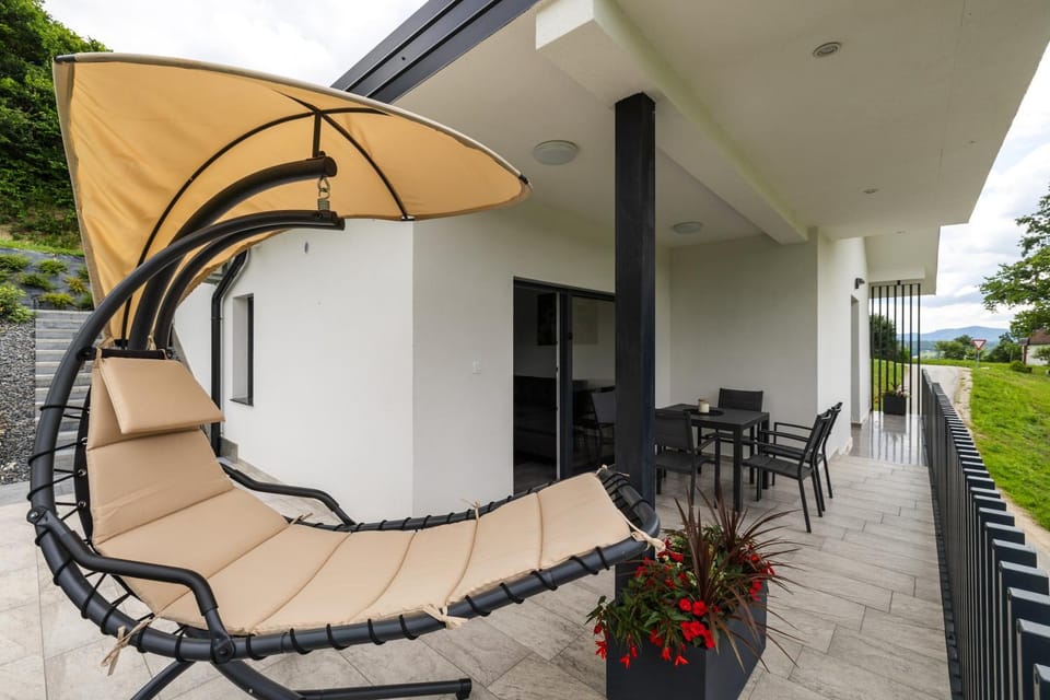 View (from property/room), Balcony/Terrace, Seating area, sunbed