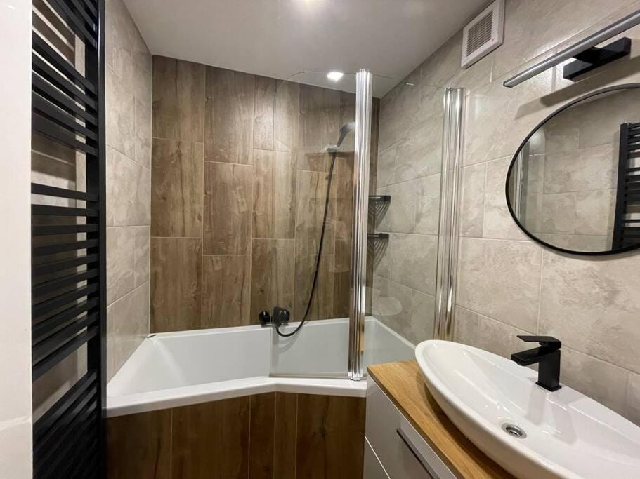 Bathroom, Bath