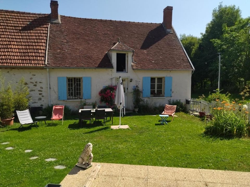 Property building, Garden, sunbed