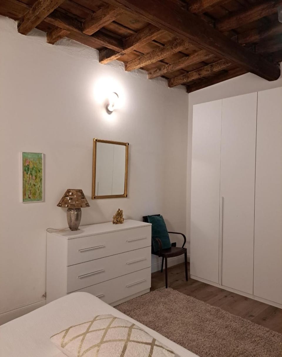 Centro storico, Centralissimo LUXURY SMERALDO SUITE Doccia Idromassaggio , cesto con piccola colazione Apartment in Ravenna