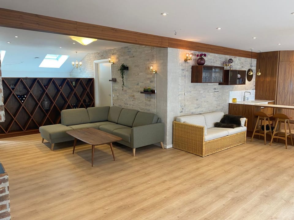 Kitchen or kitchenette, Living room, Seating area