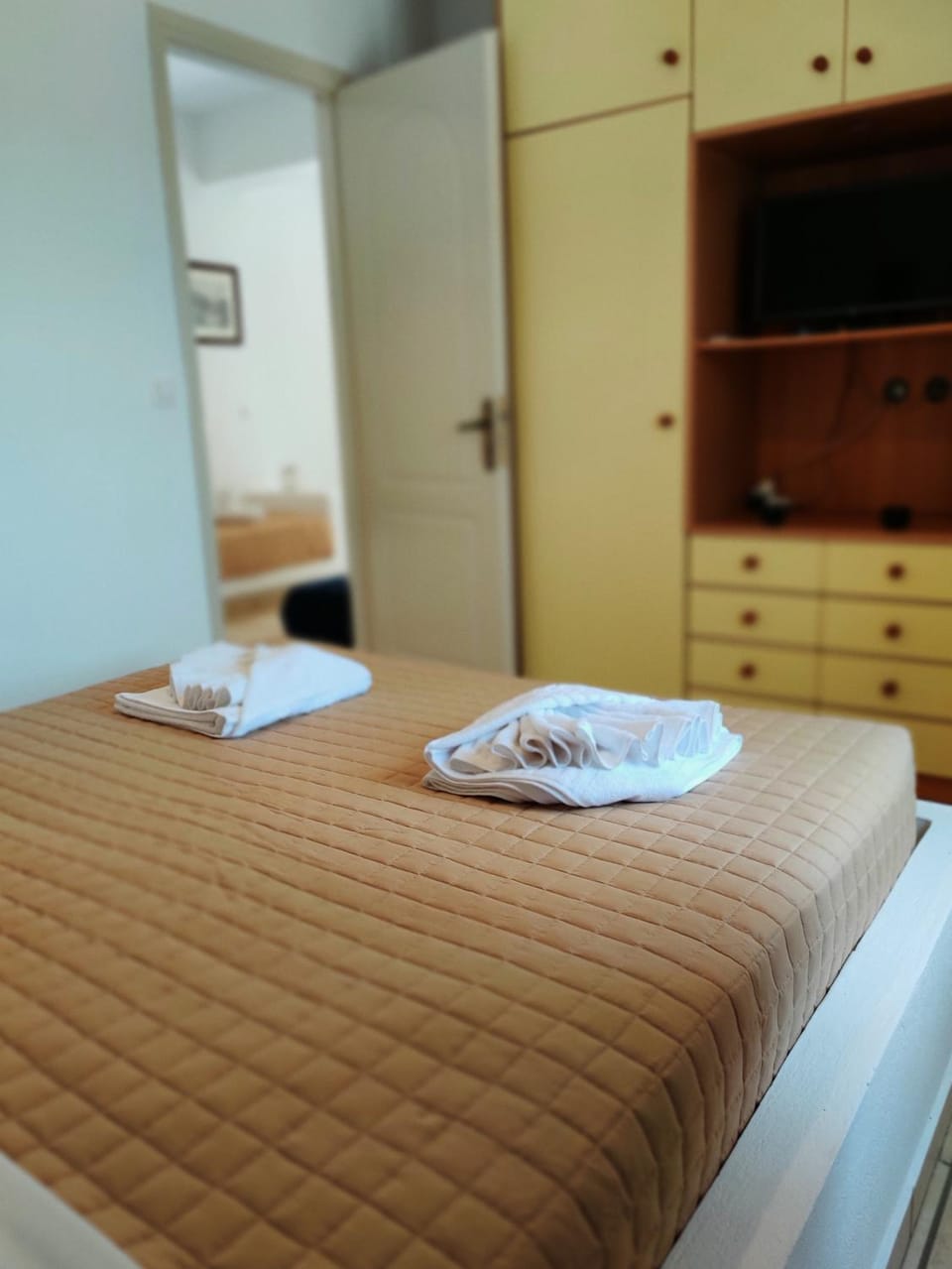 Bed, Bedroom, towels, wardrobe