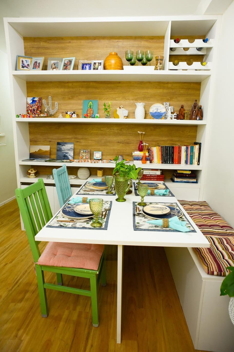 Library, Food and drinks, Dining area, Food