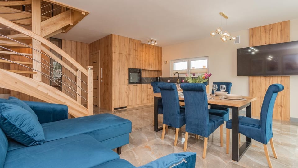 TV and multimedia, Kitchen or kitchenette, Living room, Seating area, Dining area