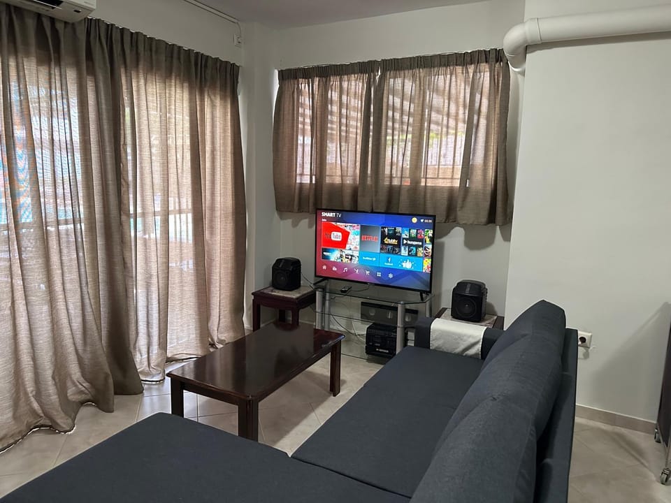 Communal lounge/ TV room, TV and multimedia, Living room, Seating area