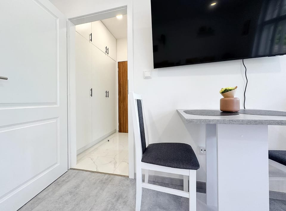 TV and multimedia, Dining area