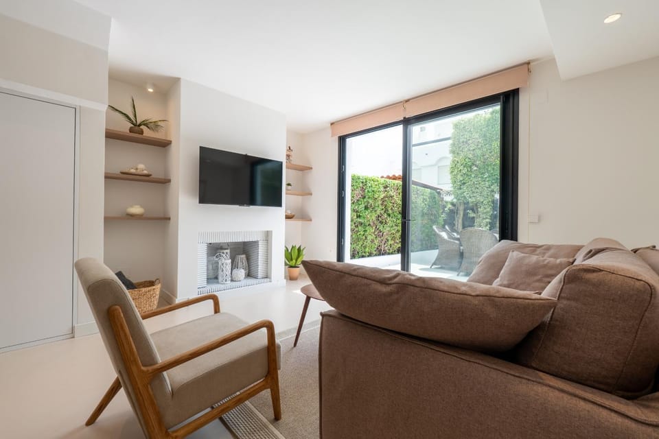 Communal lounge/ TV room, Living room