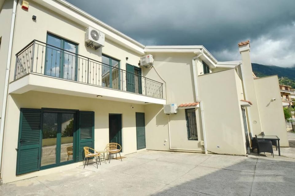 Urban escape for two in Kotor Apartment in Dobrota
