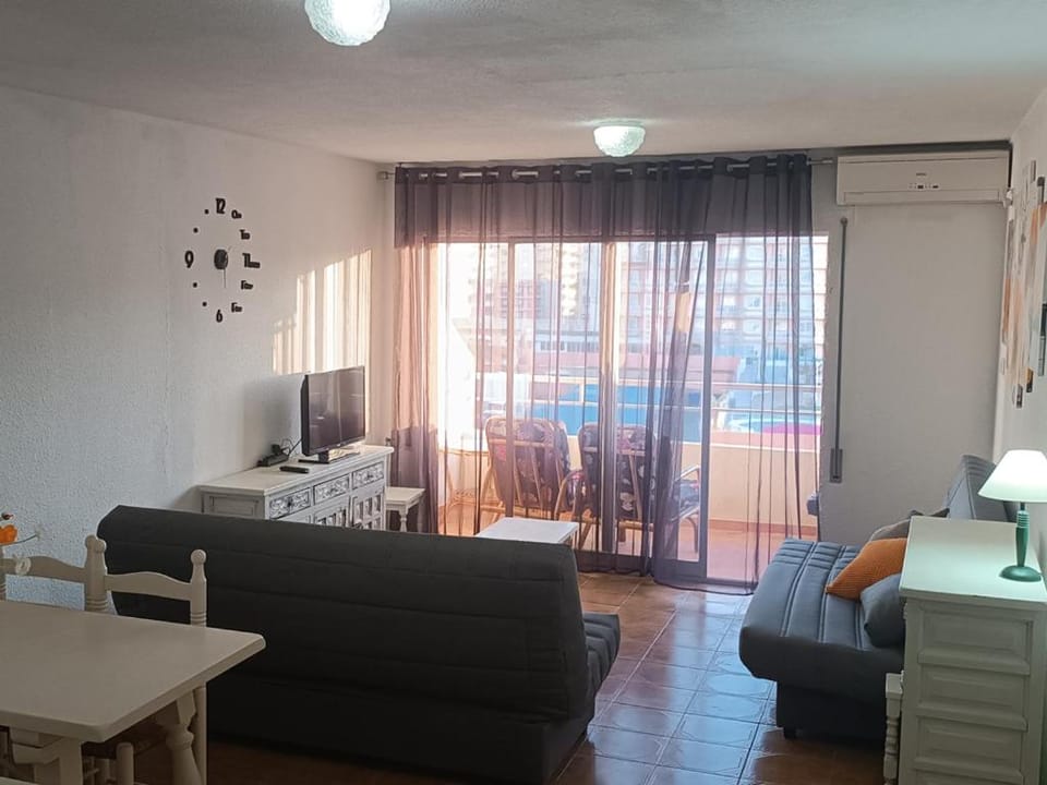 Bed, Living room, Photo of the whole room, air conditioner