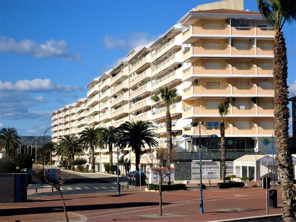 Property building, Location
