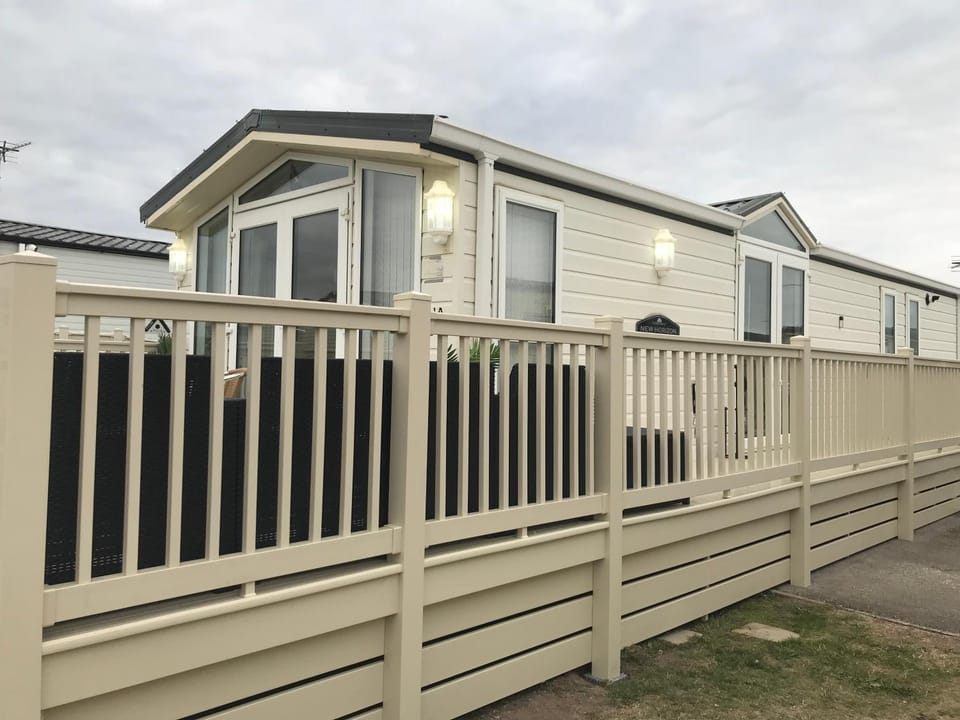 Hot Tub Accommodation North Wales Caravan Campground/ 
RV Resort in Towyn