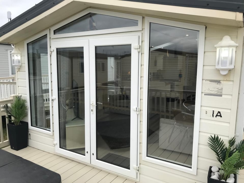 Hot Tub Accommodation North Wales Caravan Campground/ 
RV Resort in Towyn