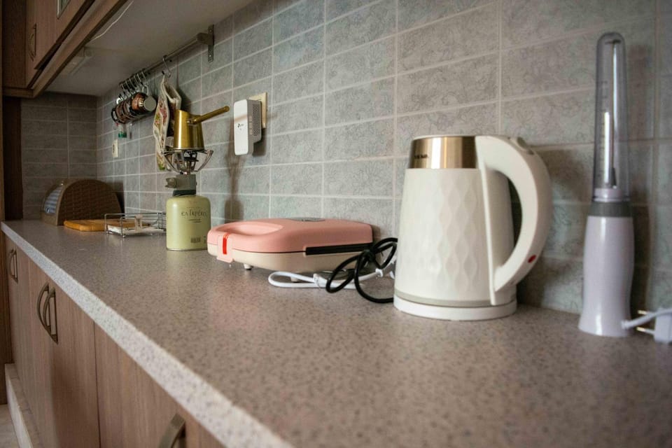 Coffee/tea facilities, toaster