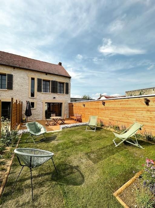 Patio, Garden, sunbed