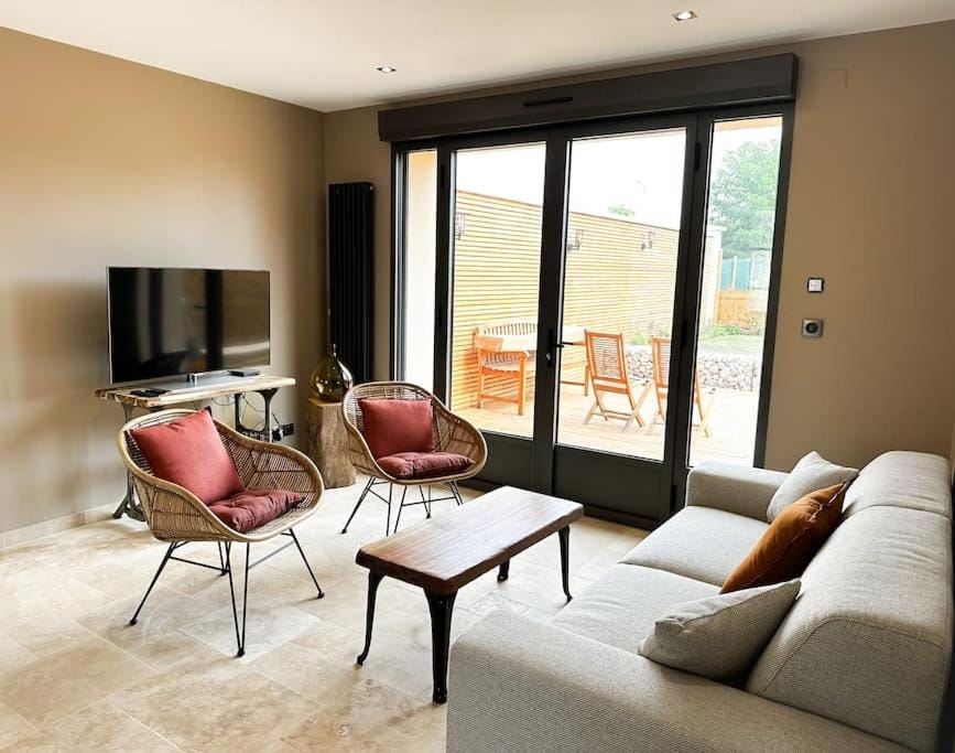 Communal lounge/ TV room, TV and multimedia, Seating area