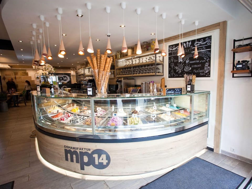 Restaurant/places to eat, Food and drinks